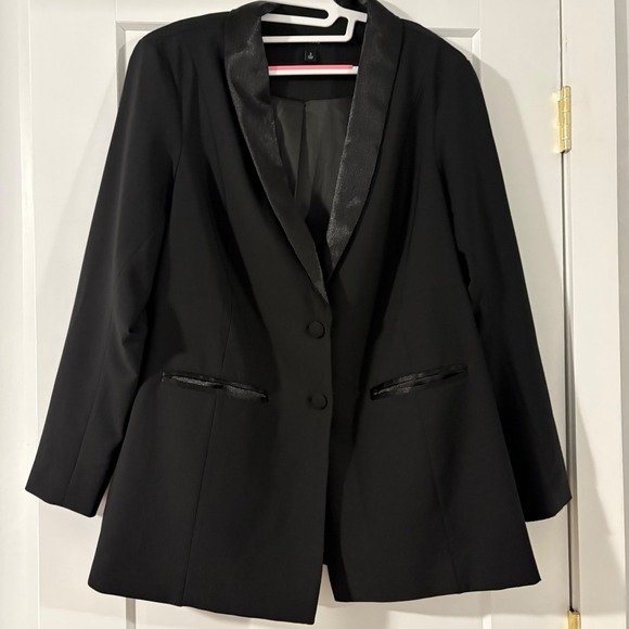 Torrid Black Blazer Jacket Women's Plus SZ 2 Longline Tuxedo Satin Lapel Career - Picture 1 of 11